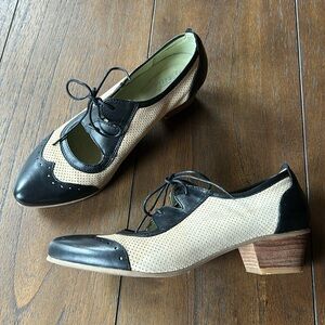 Mentha Made in Portugal Vintage Inspired Leather Heeled Laced Oxford